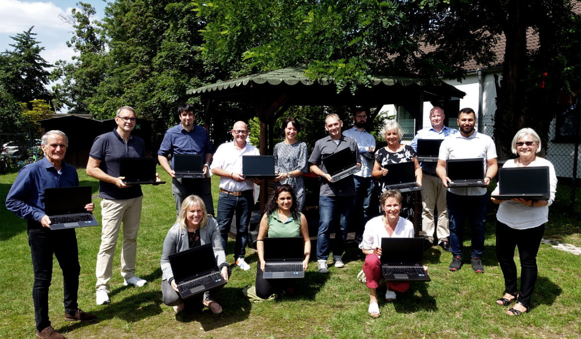 Spende von Rhenag-Rheinische Energi AG an Kurdische Gemeinschaft.