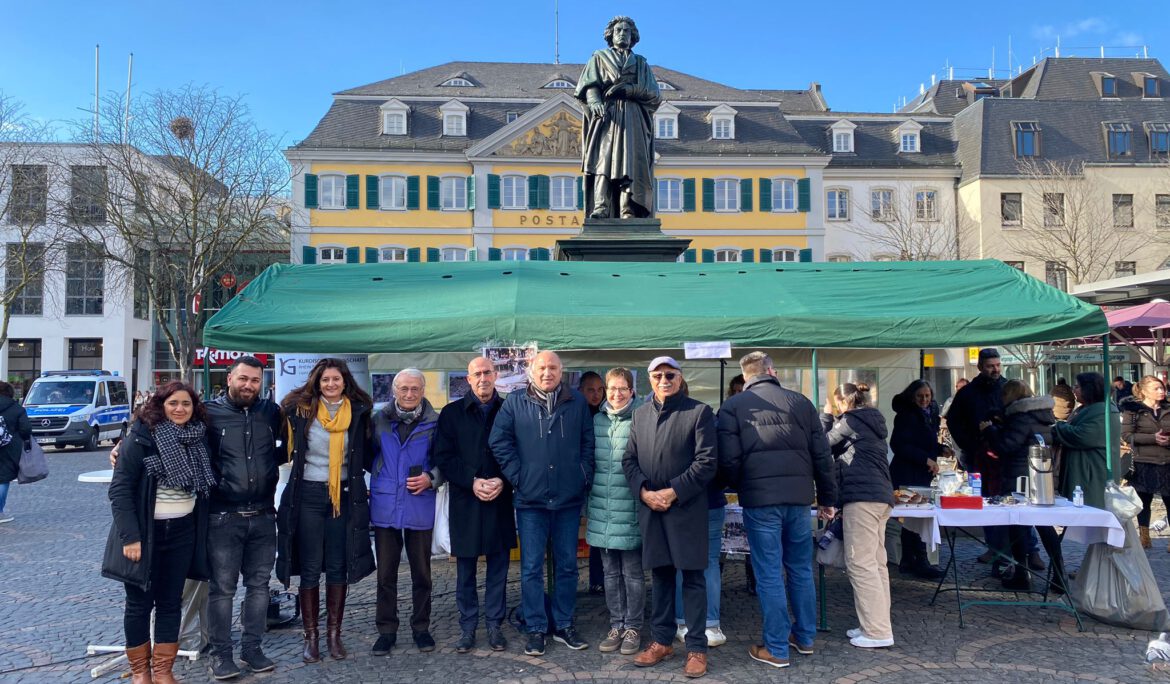 Erfolgreiche Spendenaktion auf dem Münsterplatz in Bonn