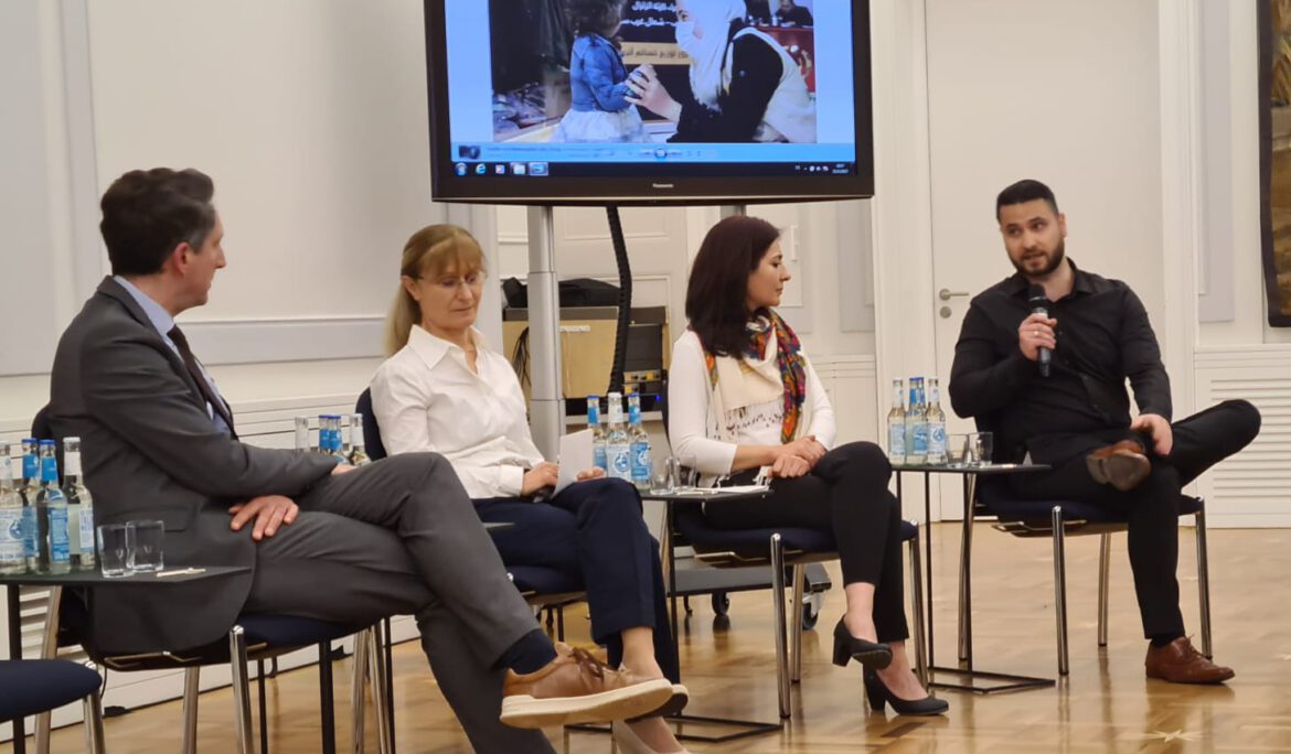 Gedenkveranstaltung für die Erdbebenopfer in Kurdistan, der Türkei und Syrien