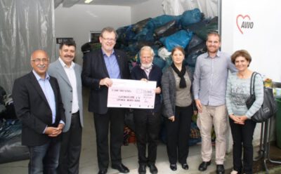 AWO überreicht Spendenscheck an Grünhelme