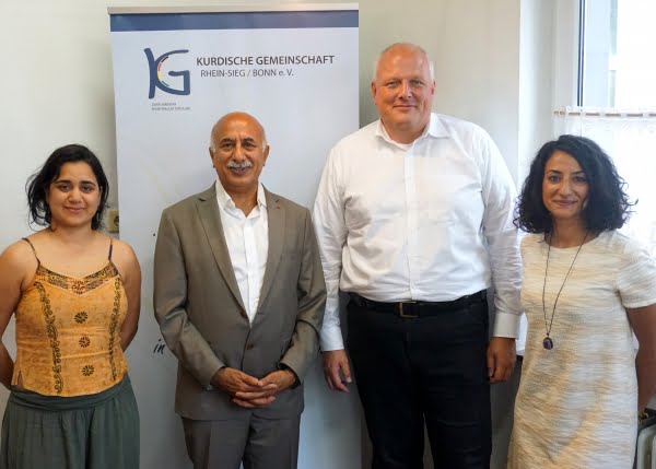 Ulrich Kelber der Bundestagsabgeordnete der SPD besucht die Kurdische Gemeinschaft